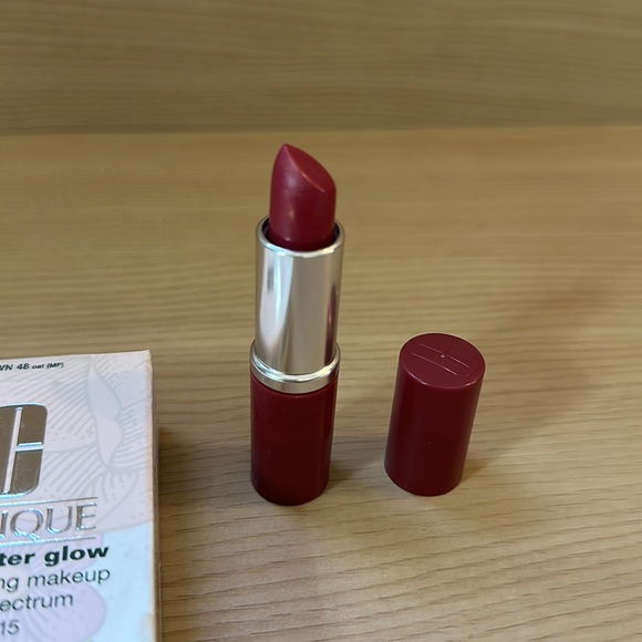 Clinique Bundle- Even Better Glow Makeup and Lipstick - Picture 5 of 7